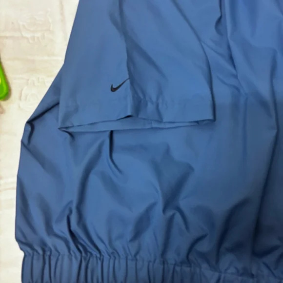 Men's Nike Blue/Periwinkle Short Sleeve Golf Windbreaker Jacket Like New - Picture 3 of 6